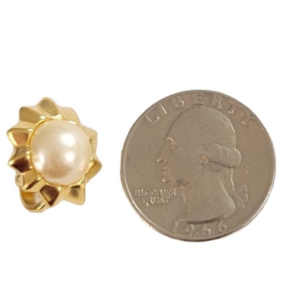 Trifari Crown Over T Gold Tone Starburst Center Faux Pearl Clip On Earrings K992 - Picture 9 of 11